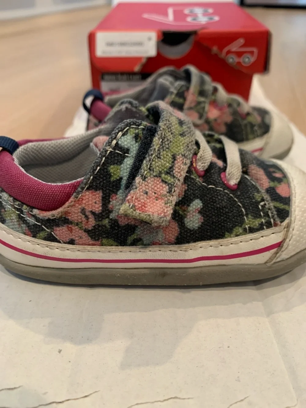 See Kai Run Stevie II - Navy Floral size 6